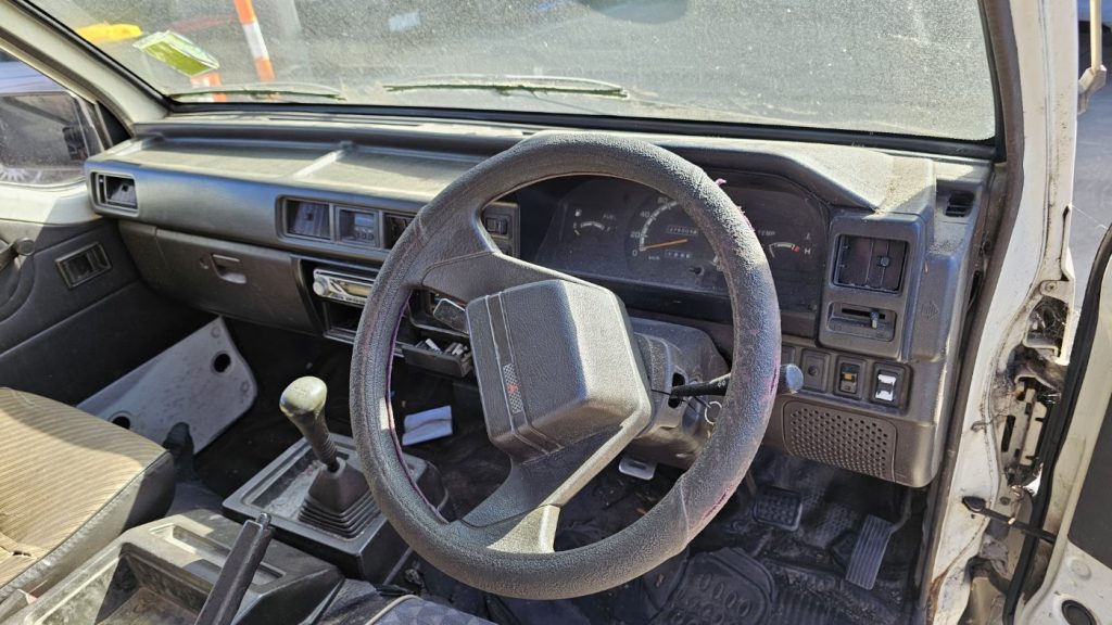 Car Wreckers - Mitsubishi Express 1991 White Manual Petrol