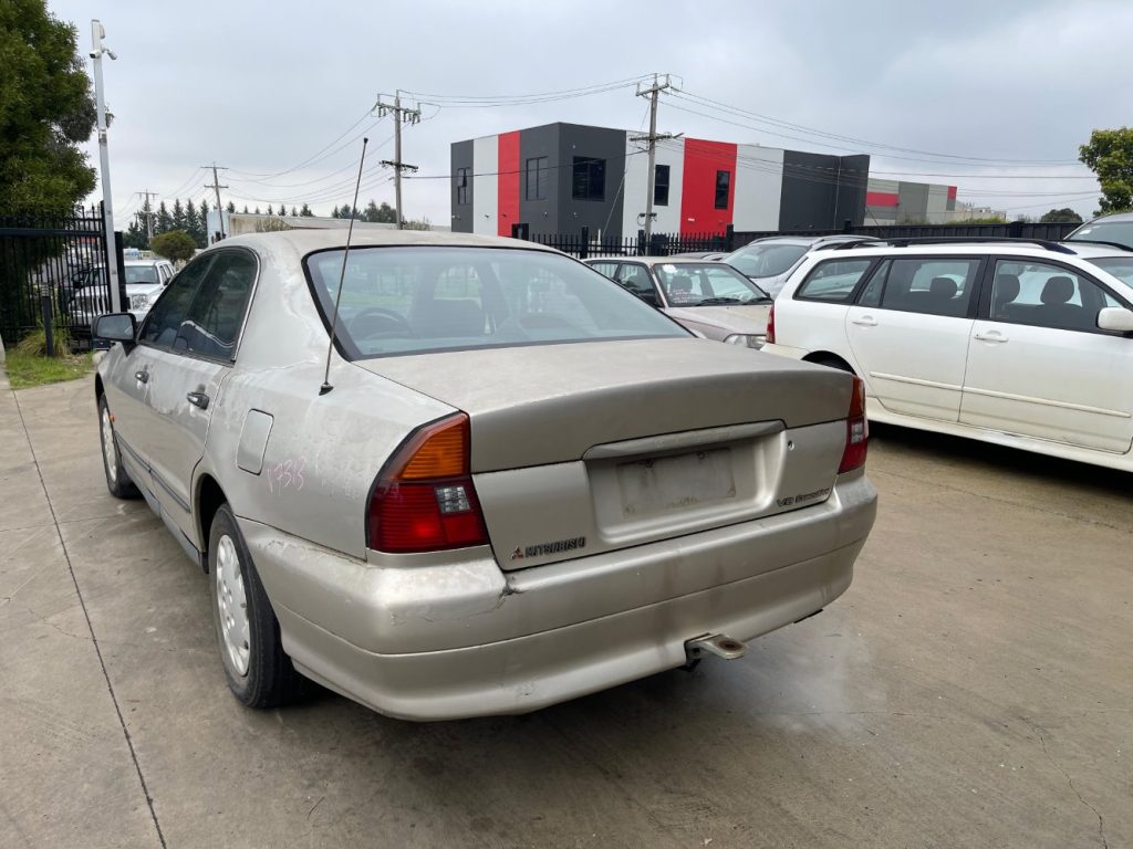 Car Wreckers - Toyota Camry 2000 Gold Auto