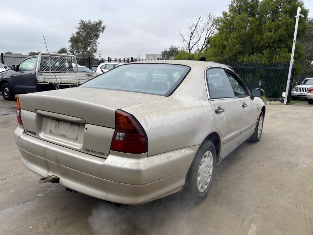 Car Wreckers - Toyota Camry 2000 Gold Auto