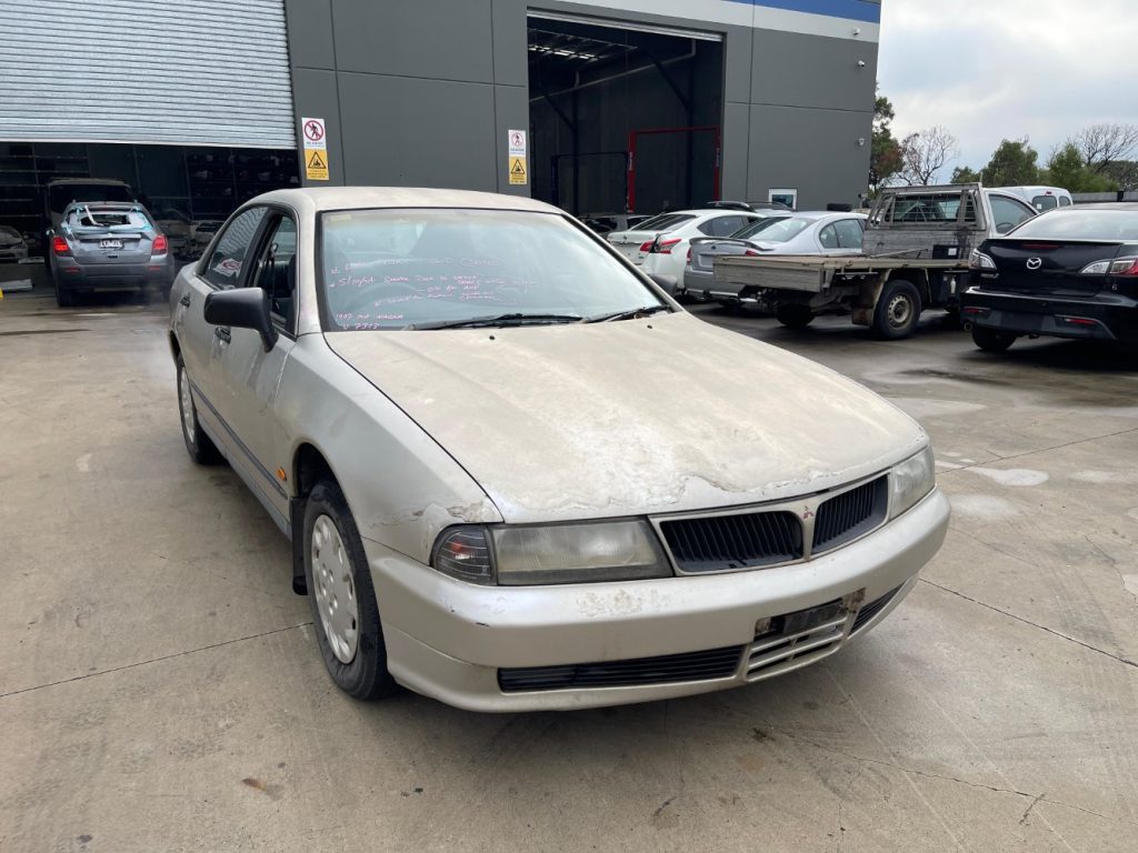 Car Wreckers - Toyota Camry 2000 Gold Auto