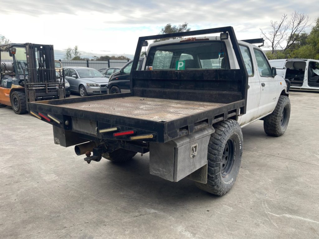 Car Wreckers - Nissan Navara 1997 White Manual Diesel