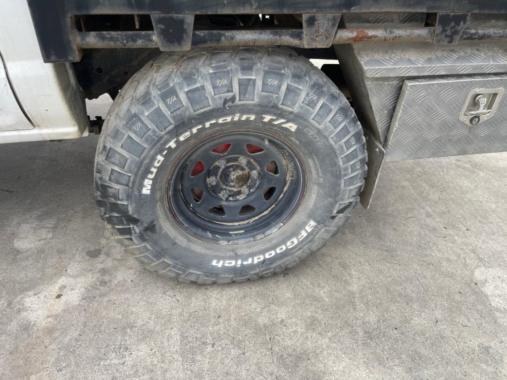 Car Wreckers - Nissan Navara 1997 White Manual Diesel