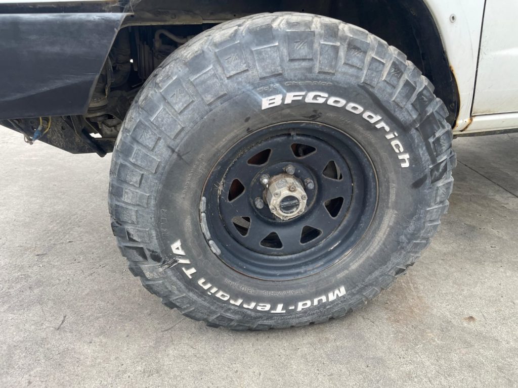 Car Wreckers - Nissan Navara 1997 White Manual Diesel