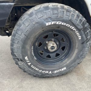 Car Wreckers - Nissan Navara 1997 White Manual Diesel