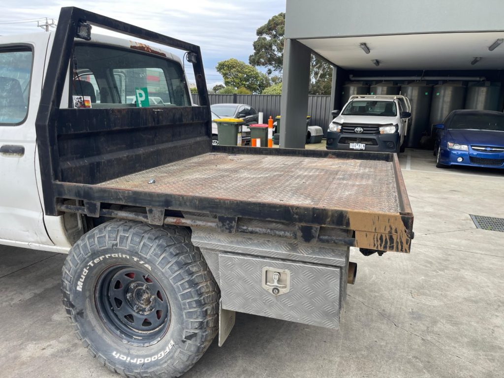 Car Wreckers - Nissan Navara 1997 White Manual Diesel