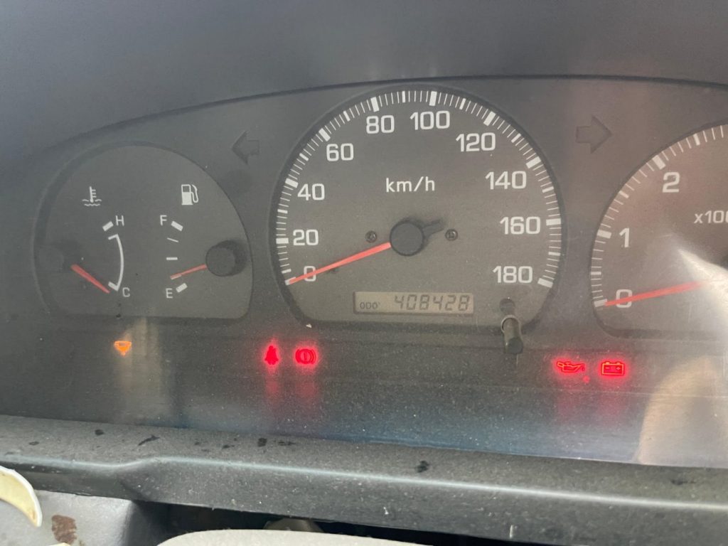 Car Wreckers - Nissan Navara 1997 White Manual Diesel