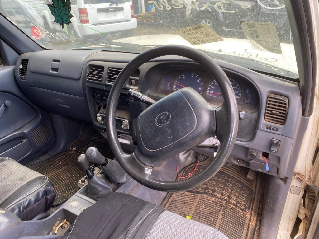 Car Wreckers - Toyota Hilux 1997 White Manual Diesel