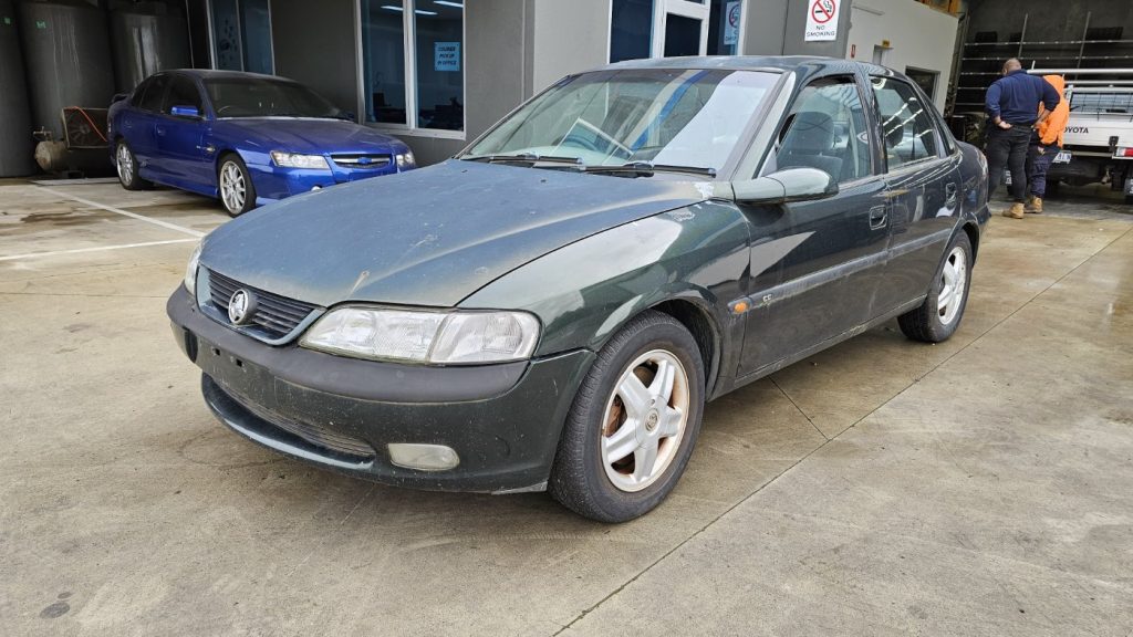 Car Wreckers - Holden Vectra 1999 Green Auto Petrol