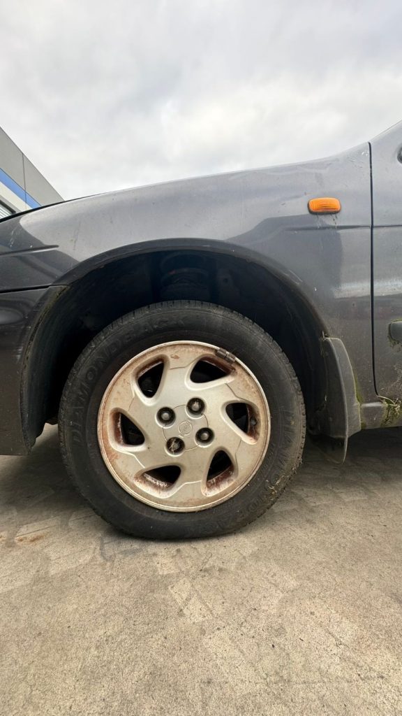 Car Wreckers - Nissan Pulsar 1999 Black Manual Petrol