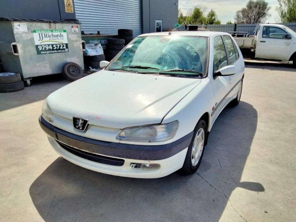 Car Wreckers - Peugeot 306 1999 White Auto Petrol