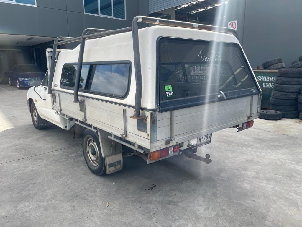 Car Wreckers - Toyota Hilux 1999 White Manual Manual