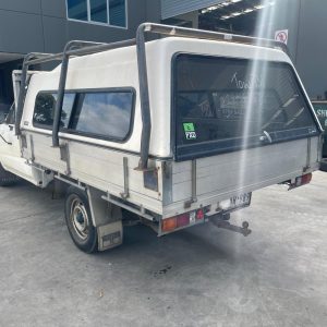 Car Wreckers - Toyota Hilux 1999 White Manual Manual
