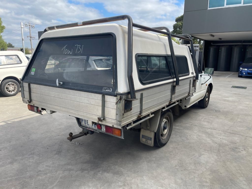 Car Wreckers - Toyota Hilux 1999 White Manual Manual