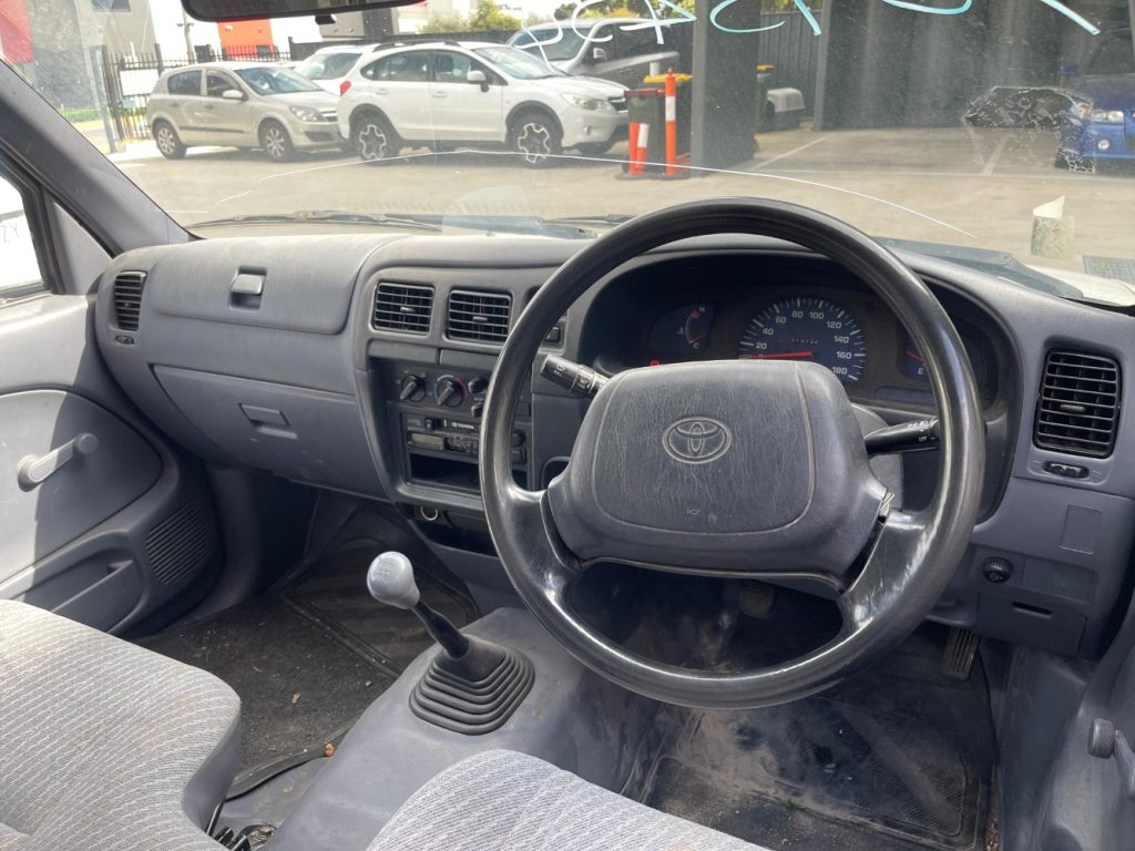 Car Wreckers - Toyota Hilux 1999 White Manual Manual