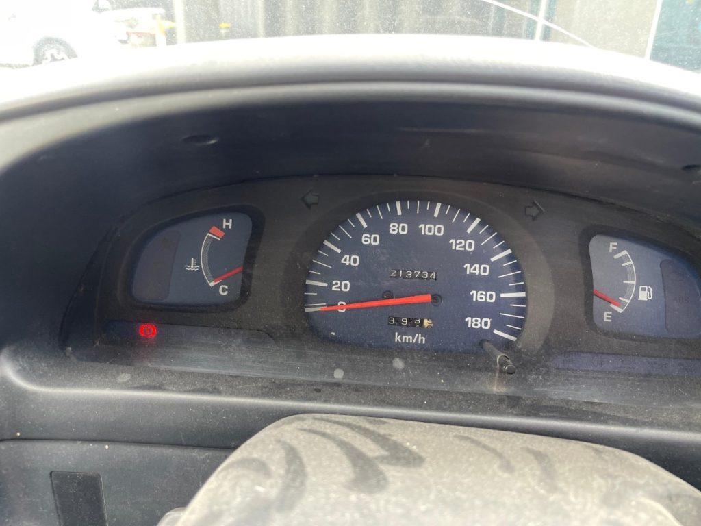 Car Wreckers - Toyota Hilux 1999 White Manual Manual