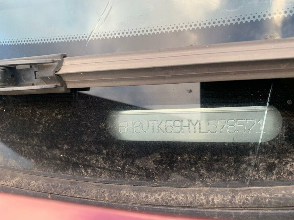 Car Wreckers - Holden Commodore 2000 Red Auto Petrol