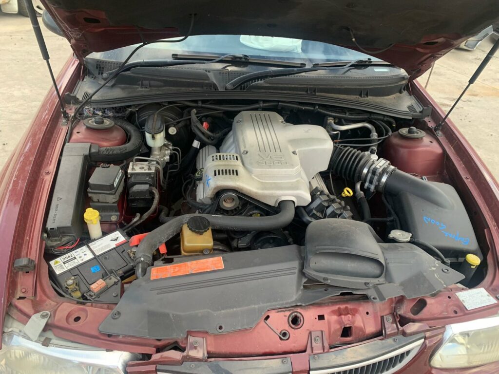 Car Wreckers - Holden Commodore 2000 Red Auto Petrol