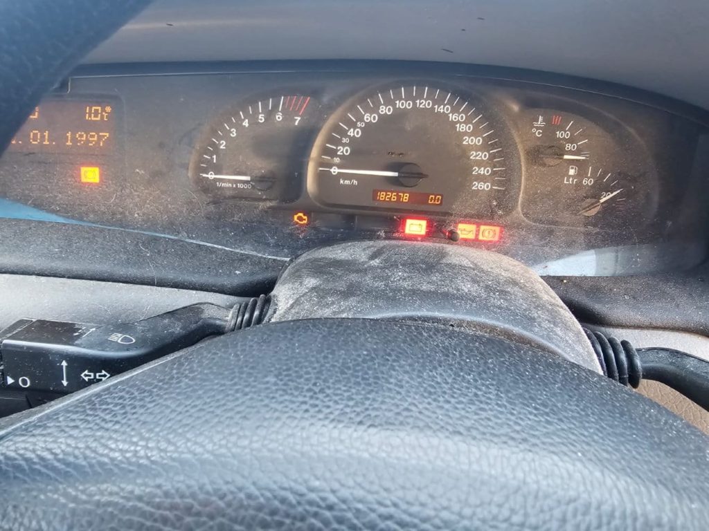 Car Wreckers - Holden Ventra 2000 White Auto Petrol