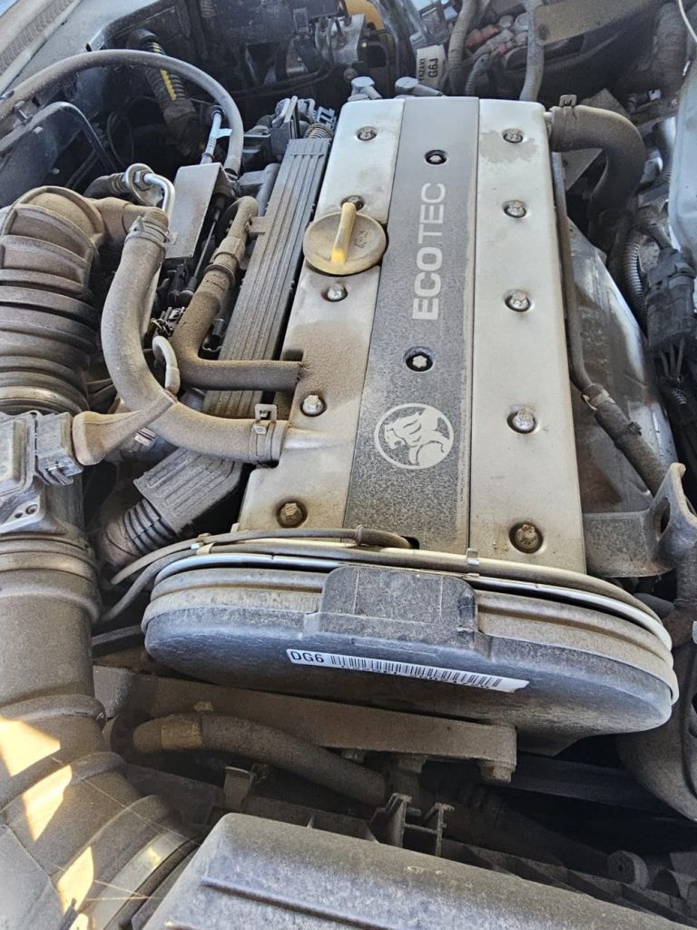 Car Wreckers - Holden Ventra 2000 White Auto Petrol