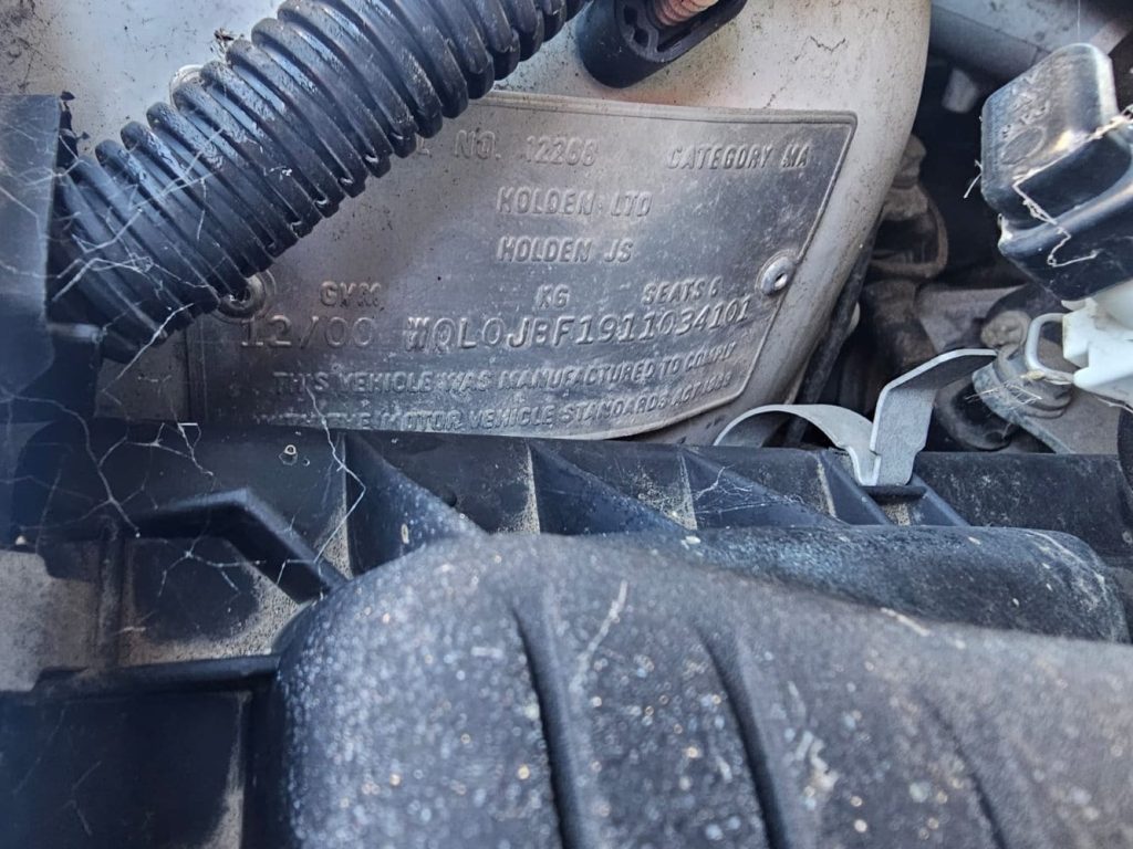 Car Wreckers - Holden Ventra 2000 White Auto Petrol