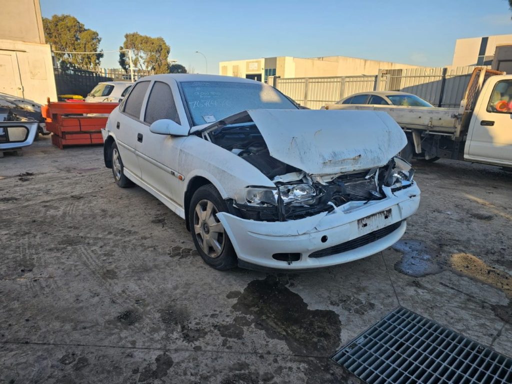 Car Wreckers - Holden Ventra 2000 White Auto Petrol