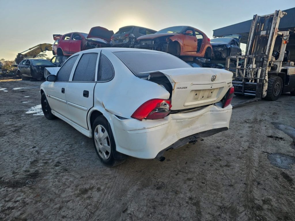 Car Wreckers - Holden Ventra 2000 White Auto Petrol