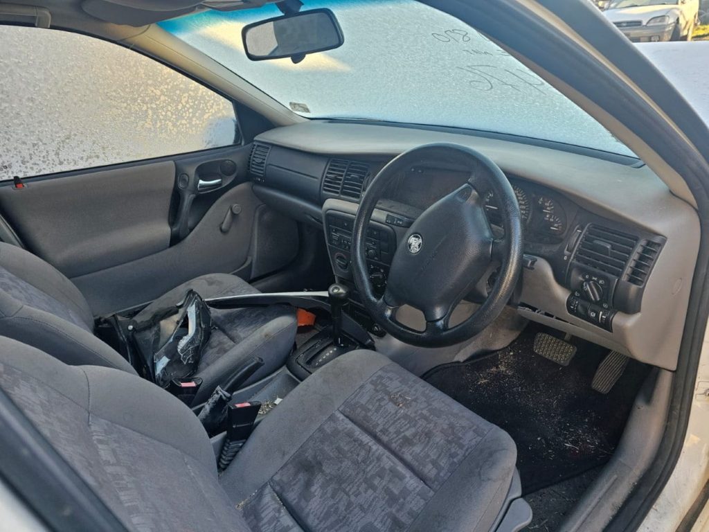 Car Wreckers - Holden Ventra 2000 White Auto Petrol