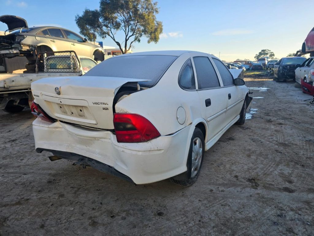Car Wreckers - Holden Ventra 2000 White Auto Petrol