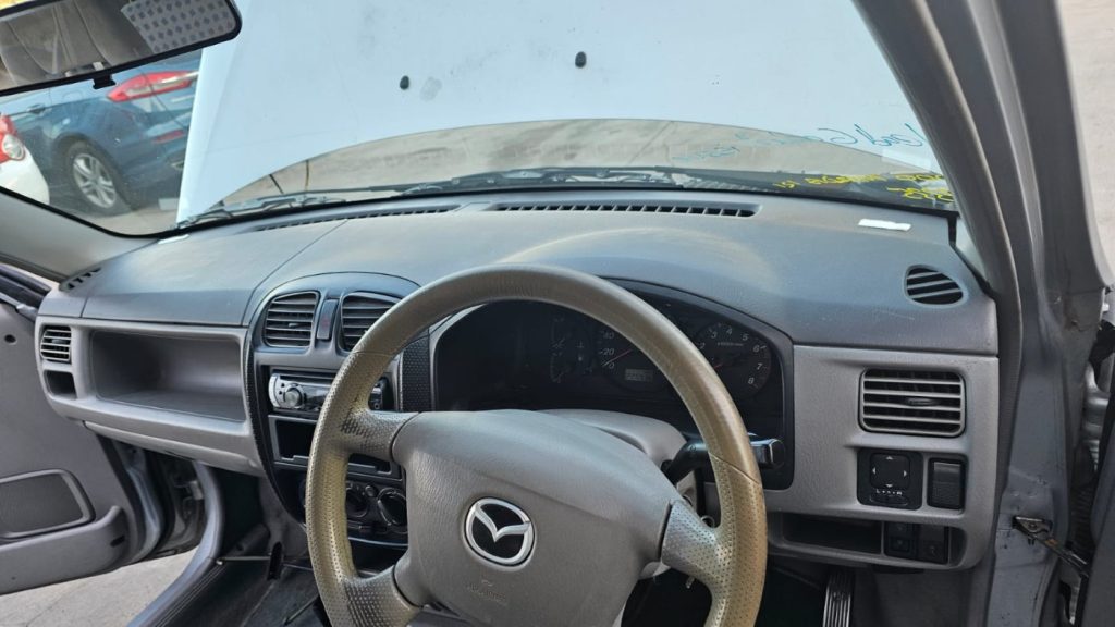 Mazda 121 Metro 2000 DW5W i 16V 1.5L B5C5 SOHC 16v Petrol 4cyl 64kW Hatchback FWD