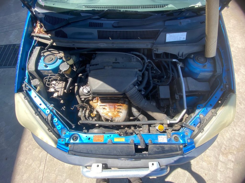 Car Wreckers - Toyota Rav4 2000 Blue Auto