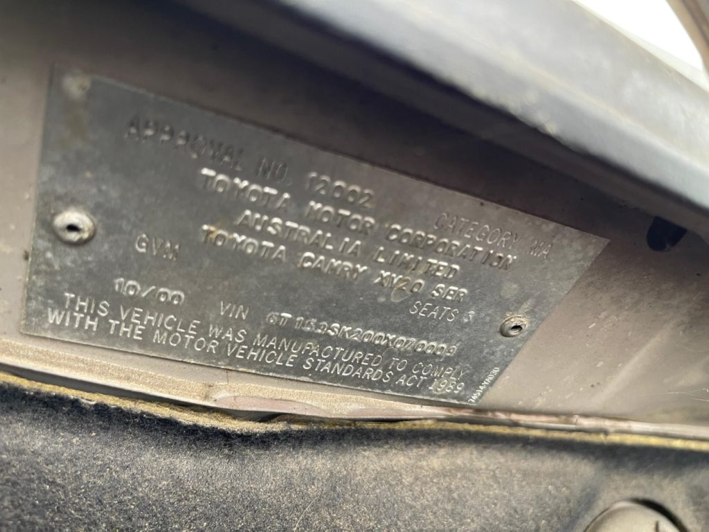 Car Wreckers - Toyota Camry 2000 Gold Auto