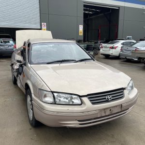 Car Wreckers - Toyota Camry 2000 Gold Auto