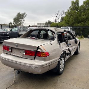 Car Wreckers - Toyota Camry 2000 Gold Auto