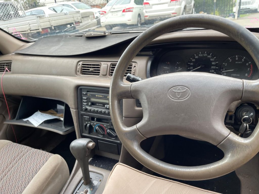 Car Wreckers - Toyota Camry 2000 Gold Auto