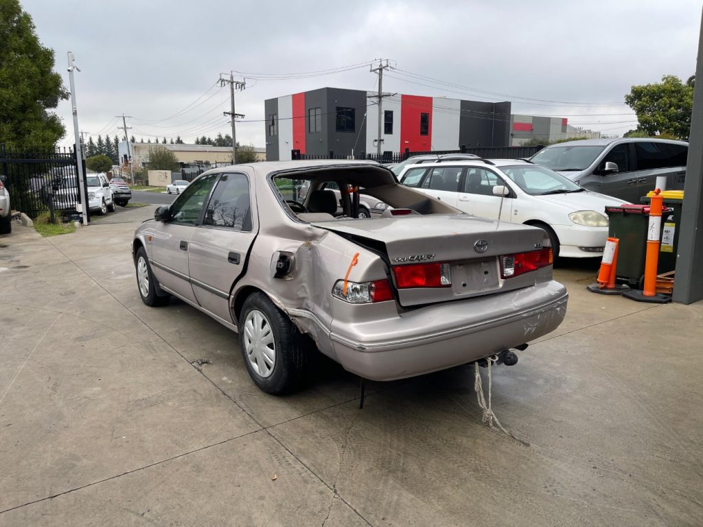 Car Wreckers - Toyota Camry 2000 Gold Auto