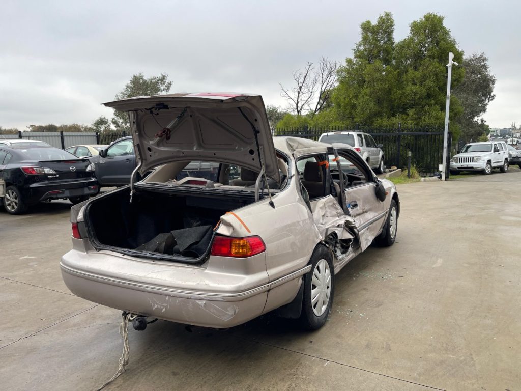 Car Wreckers - Toyota Camry 2000 Gold Auto