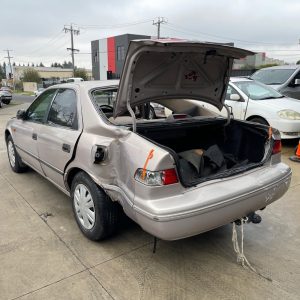 Car Wreckers - Toyota Camry 2000 Gold Auto