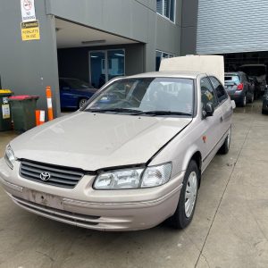 Car Wreckers - Toyota Camry 2000 Gold Auto