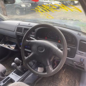 Car Wreckers - Toyota Hilux 2000 Green Manual Petrol