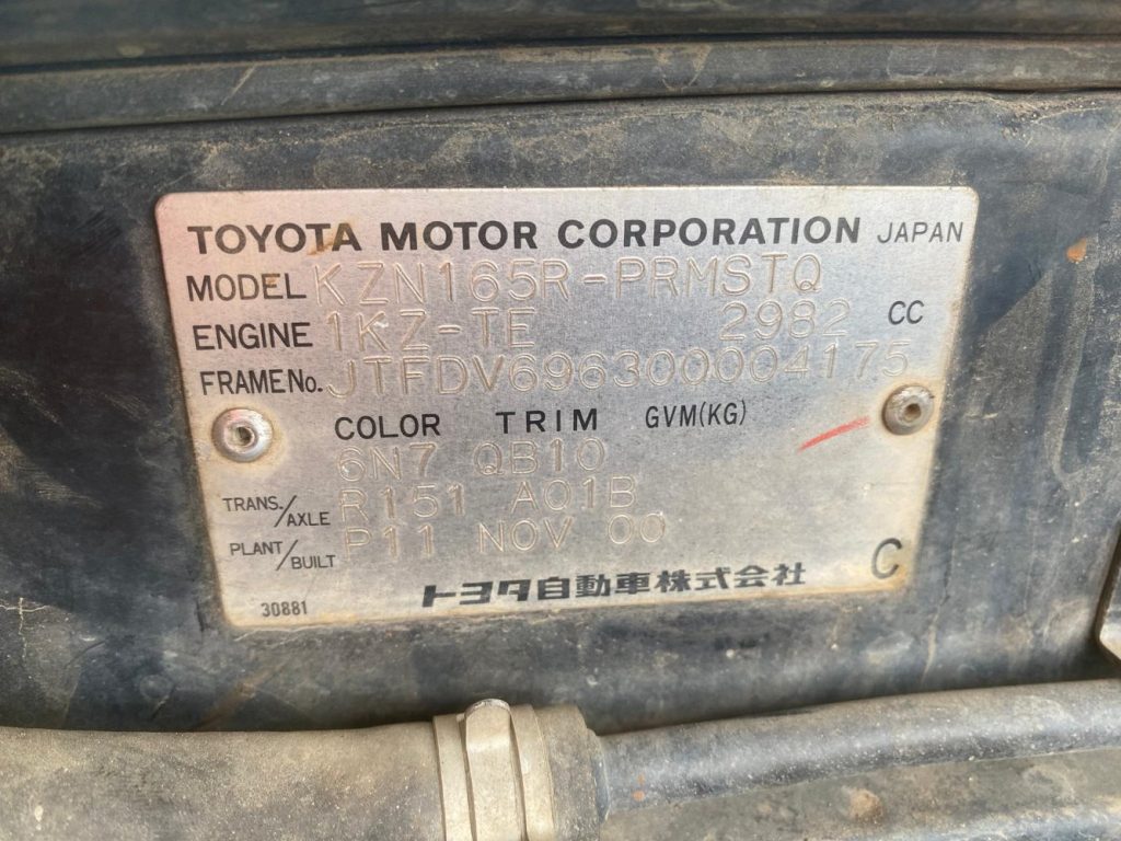 Car Wreckers - Toyota Hilux 2000 Green Manual Petrol