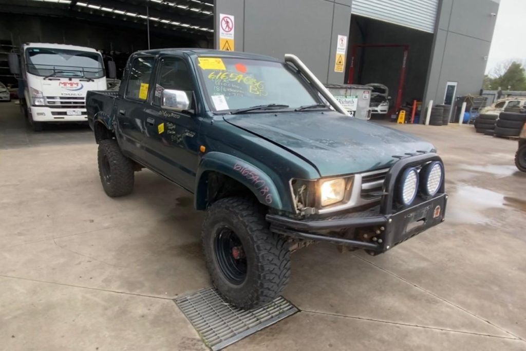 Car Wreckers - Toyota Hilux 2000 Green Manual Petrol