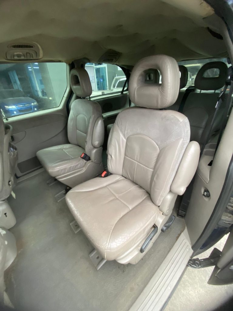 Car Wreckers - Chrysler Grand Voyager 2001 Navy Auto Petrol