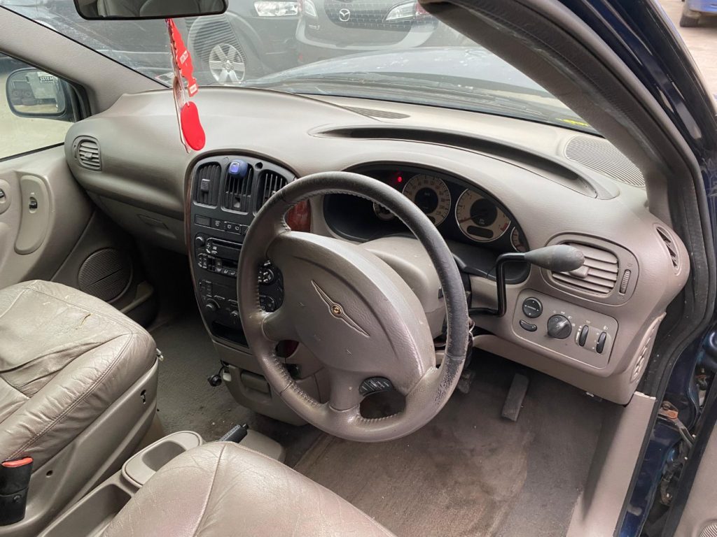 Car Wreckers - Chrysler Grand Voyager 2001 Navy Auto Petrol
