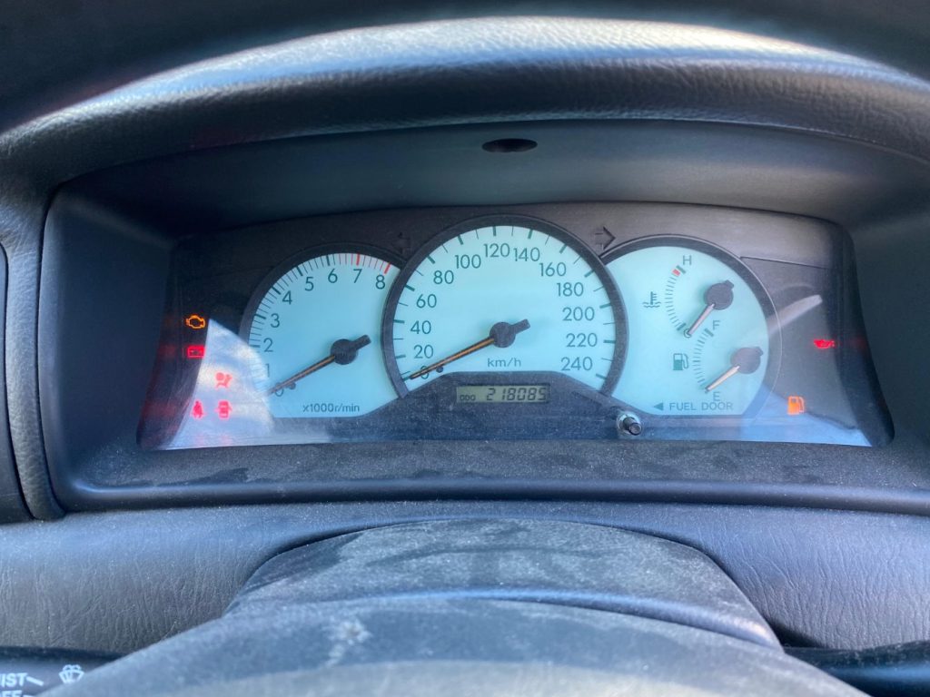 Car Wreckers - Toyota Corolla 2002 White Auto