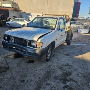 Car Wreckers - Toyota Hilux 2002 White Manual Petrol