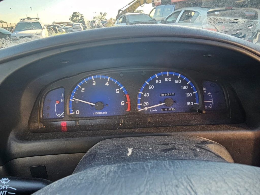 Car Wreckers - Toyota Hilux 2002 White Manual Petrol