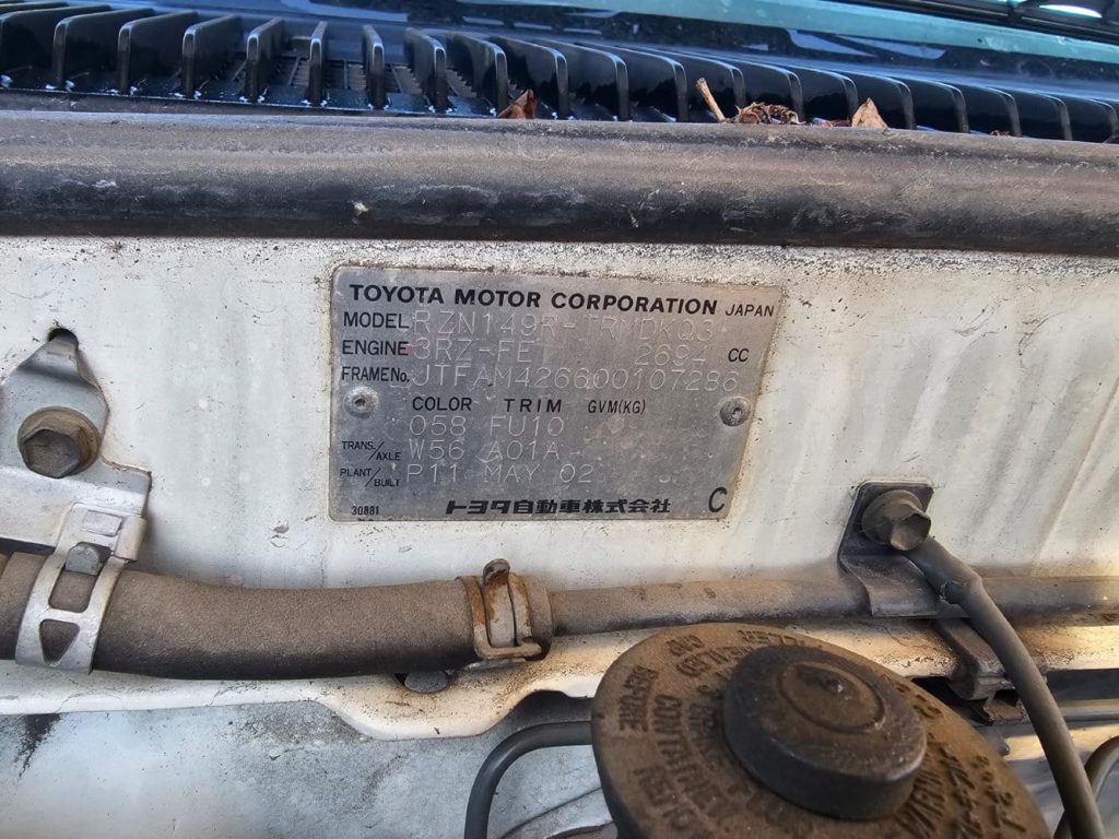 Car Wreckers - Toyota Hilux 2002 White Manual Petrol