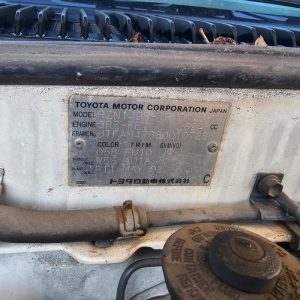 Car Wreckers - Toyota Hilux 2002 White Manual Petrol