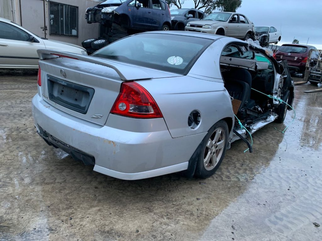 Car Wreckers - Holden Commodore 2003 Silver Auto Petrol
