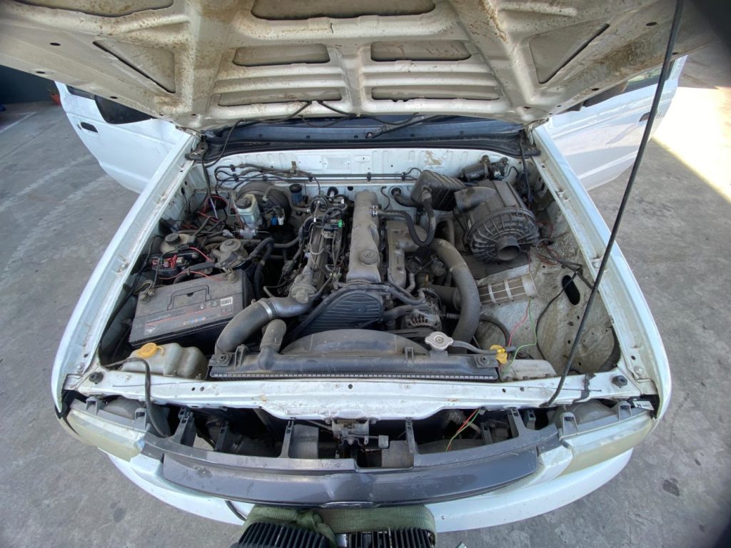 Car Wreckers - Mazda B2500 2003 White Manual Diesel